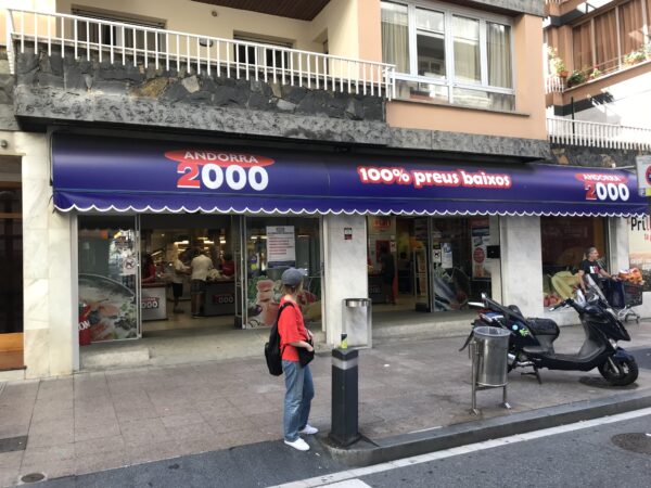 アンドラのスーパー「2000」