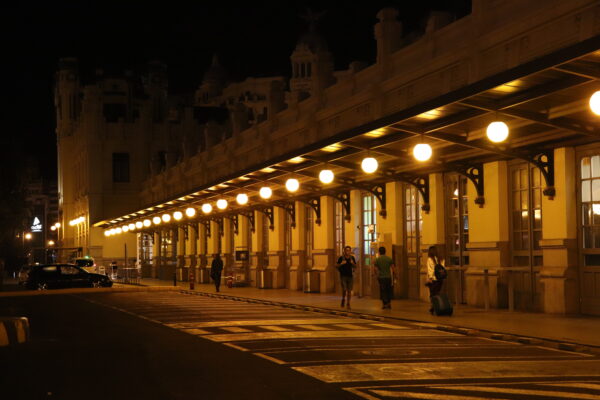 スペインの駅外観